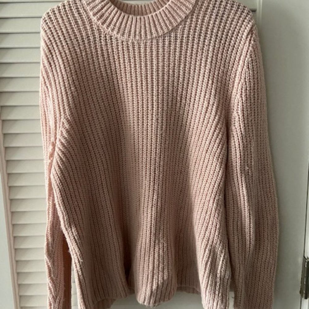 Pink sweater crew-neck